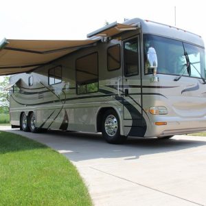 2004 Country Coach Intrigue Suite Escape